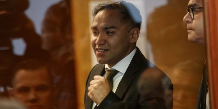 Diputado electo y excabo Zamora provoca controversia con un video en el que promete “limpiar las calles” si Kast resulta vencedor.