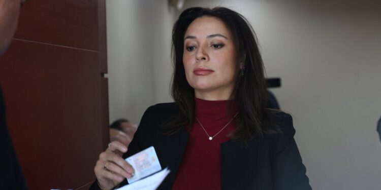 Después de casi dos años de arresto domiciliario total, el tribunal determina arresto nocturno para Camila Polizzi.