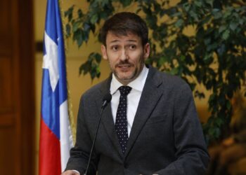 Demócratas solicitan al presidente de la Cámara que gestione la acusación constitucional contra Pardow antes de las elecciones.