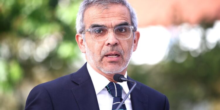 Ministro Cordero, tras las críticas de Matthei y Kaiser al Plan Nacional de Búsqueda: «Sentí que habíamos retrocedido a 1991».