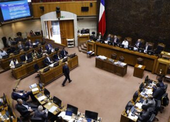 El Senado aprueba el proyecto que restablece el feriado bancario del 31 de diciembre y lo envía a la Cámara de Diputados.