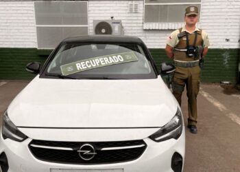 Capturan en San Bernardo a dos delincuentes por el robo de un automóvil: uno de ellos es un menor de 15 años con seis detenciones previas.