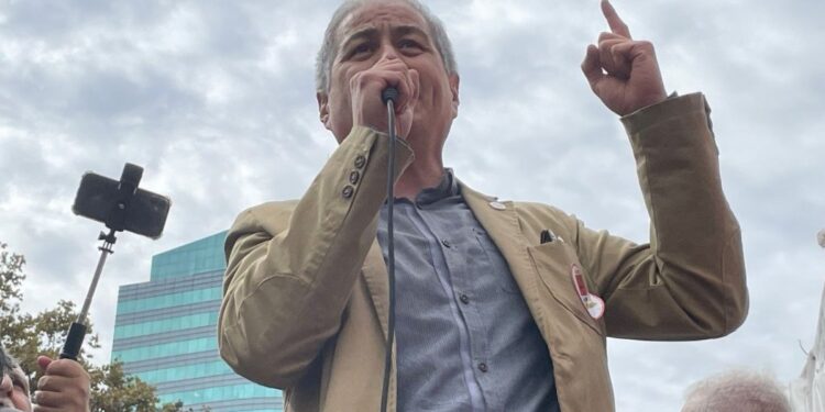 El Colegio de Profesores alertó sobre el despido de 400 docentes por parte de la Municipalidad de Talca, calificando la acción como «aberrante».