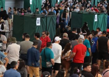 La mayor participación registrada: Servel señala que 13.475.457 electores votaron el domingo.