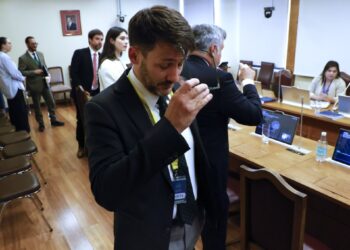 La acusación constitucional contra Diego Pardow se enviará directamente a la Sala de la Cámara si la comisión revisora vuelve a fallar.