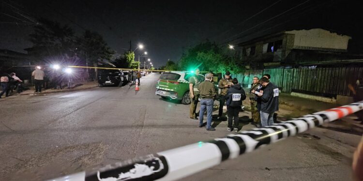 Investigan el asesinato de un hombre que fue baleado en la cara en Puente Alto.