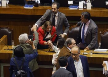 Cámara de Diputados aprueba la mayoría de los aspectos del Presupuesto 2026, pero envía 14 ítems a comisión mixta.
