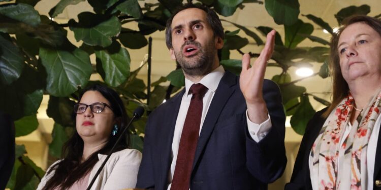 Ministro de Hacienda resalta el despacho del Presupuesto 2026 y asegura que la versión aprobada «es superior a la presentada».