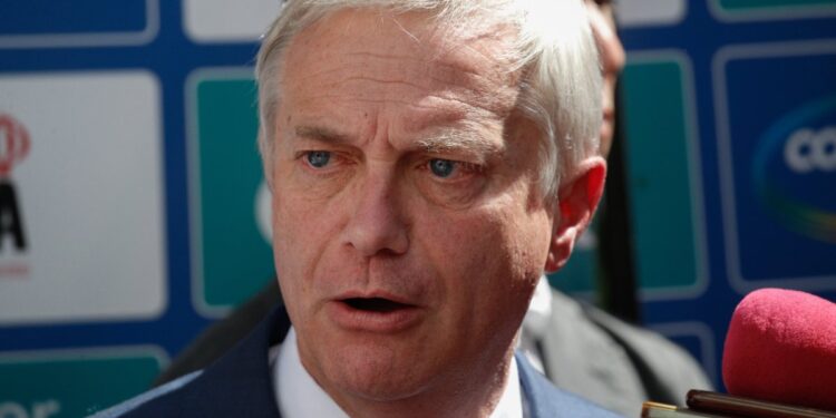 Kast establece un ultimátum de 102 días para extranjeros irregulares y avisa sobre posibles expulsiones antes de la segunda vuelta.