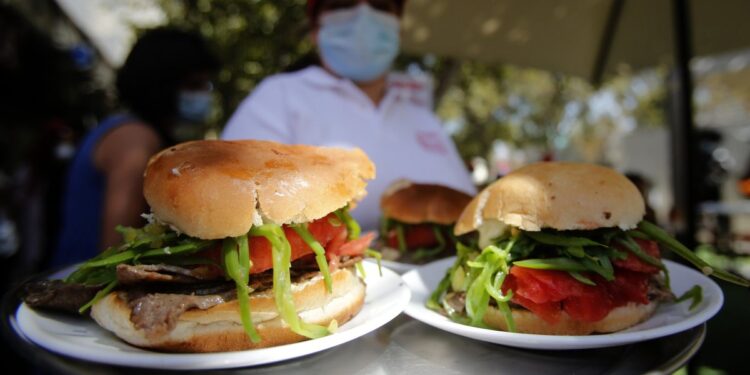 Las ventas de comida rápida crecieron un 3,9% entre enero y septiembre de 2025, con un consumo promedio por boleta de $8.251.