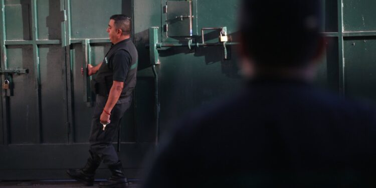 Diputados de RN solicitan investigar fiesta en Santiago con alcohol y música: «No son suficientes las indagaciones internas de Gendarmería»