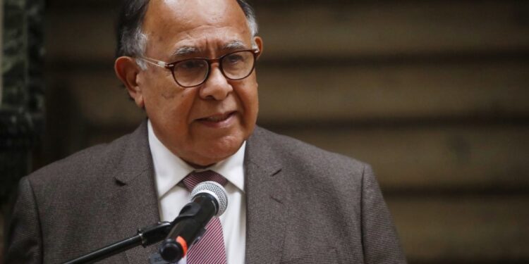 Acusación constitucional contra el ministro Diego Simpertigue abarca la trama bielorrusa, el notariado de su hijastro y el caso Fundamenta.