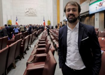 Jorge Sharp aboga por su labor como alcalde de Valparaíso y critica el “simplismo” en las acusaciones sobre el deterioro de la ciudad.