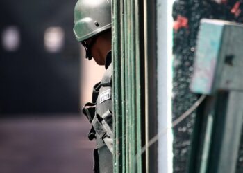 Gendarmería destituye a seis funcionarios tras fuga de peligroso recluso en Colina 2.