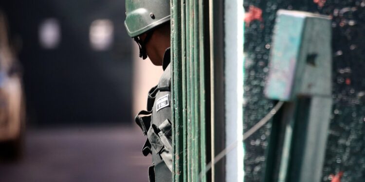 Gendarmería destituye a seis funcionarios tras fuga de peligroso recluso en Colina 2.