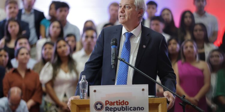 José Antonio Kast expresó su gratitud por el respaldo de Evelyn Matthei en su equipo y destacó que «lo que nos une es el bienestar de Chile».