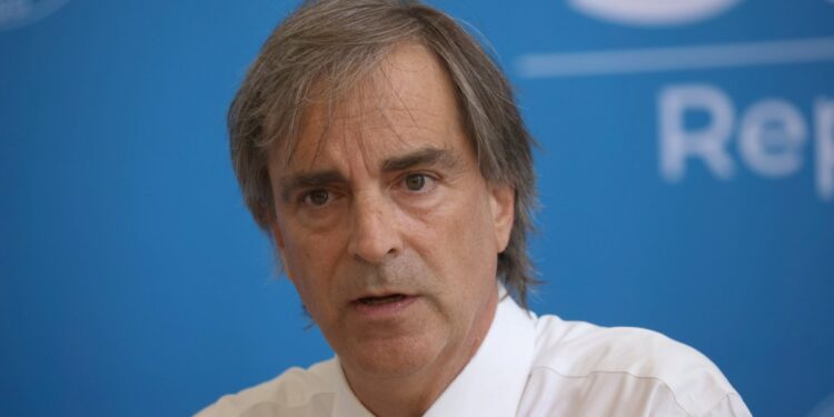 Senador Cruz-Coke solicita a Kast participar en más debates: «Está postulándose a Presidente de la República, debe asistir».