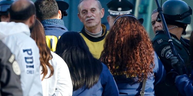 Miguel Krassnoff recibe 20 años más de prisión por la desaparición de 15 prisioneros políticos en un centro de detención de la DINA.