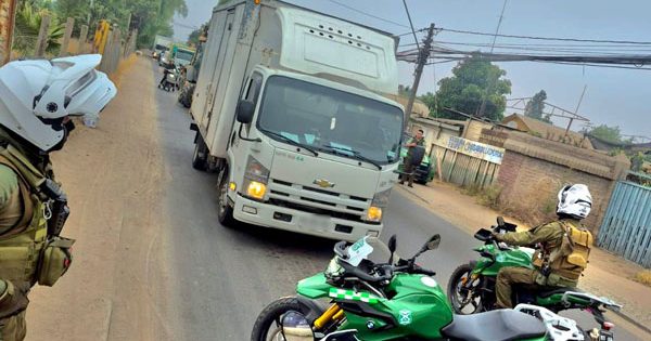 Descubren en Lampa camión que había sido robado en Quilicura.