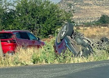 [COLINA] Choque múltiple deja un auto volcado en Santa Elena.