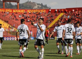 Colo Colo continuó su racha victoriosa y puso en aprietos a Unión Española con el descenso.