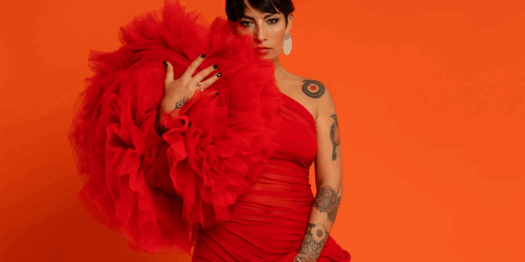 Dos chilenas se destacan en la lista de “100 grandes canciones en español del siglo XXI” de Rolling Stone.