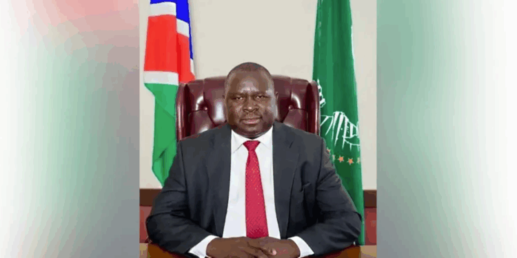 El político Adolf Hitler encabeza las elecciones en Namibia.