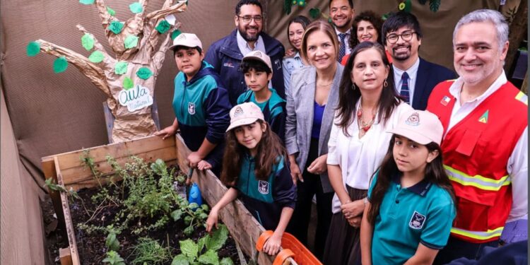 Gobierno inicia en la Región Metropolitana el programa “Escuelas Preparadas” para prevenir incendios forestales.