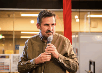 Jara pide la dimisión del coordinador estratégico del comando por sus comentarios sobre el PDG y la hermana de Parisi.