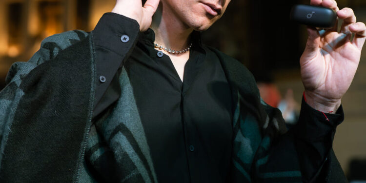 Soundcore presenta en Chile sus nuevos audífonos Open-Ear AeroC.