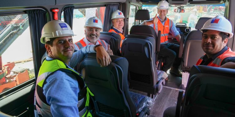 MTT lanza el primer transporte público terrestre subsidiado que va a funcionar en la Isla Robinson Crusoe.