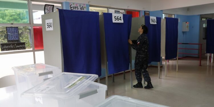 Elecciones 2025: El voto es obligatorio para los chilenos y aquí están las justificaciones.