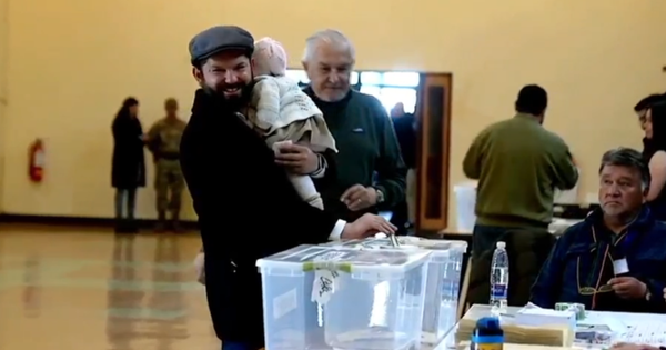 Presidente Boric, al votar en las elecciones presidenciales: “Días como hoy se forja el futuro”