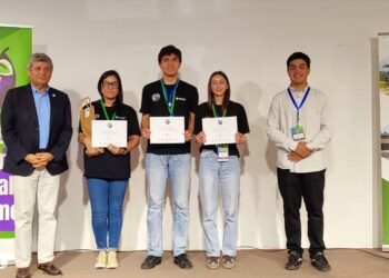 Reafirma su apoyo al talento y la inquietud científica de los jóvenes participantes en el Congreso CENA.