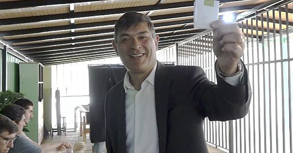 ¿Quiénes son los que votan por Franco Parisi? Estudio revela sus características.