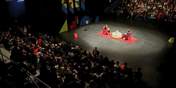 El poder de las palabras brilla en Puerto de Ideas 2025.