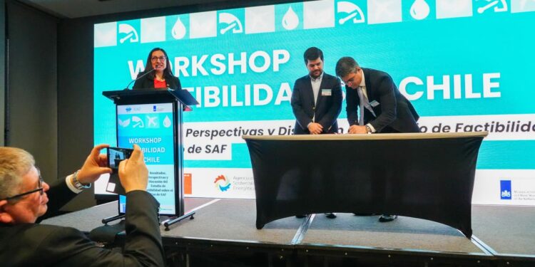 Chile avanza en la descarbonización del transporte aéreo y tiene el potencial de producir combustible sostenible.