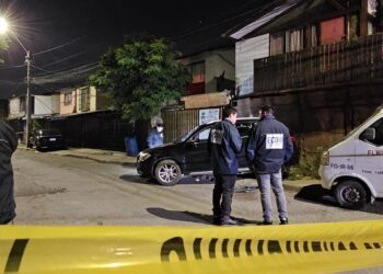 Conductor fallece tras ser emboscado por individuos desde otro vehículo en Puente Alto.