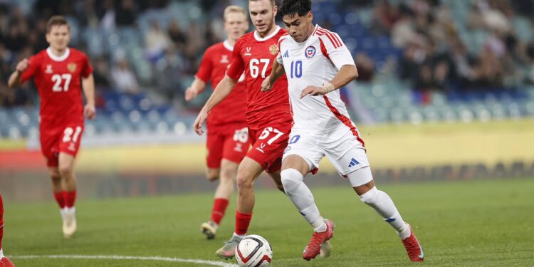 La Roja intentará finalizar su gira por Rusia con una victoria frente a Perú: horarios y dónde seguir el partido.
