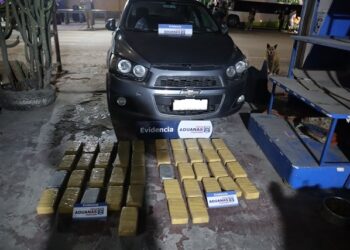 Capturan intento de contrabando de 44 kilos de pasta base de Iquique a Santiago.