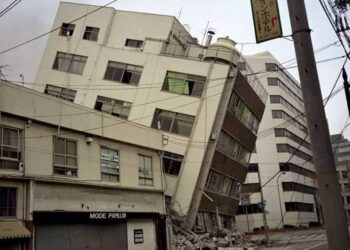 Al menos ocho fallecidos y más de 300 heridos tras un sismo de magnitud 5.5 en Bangladesh.