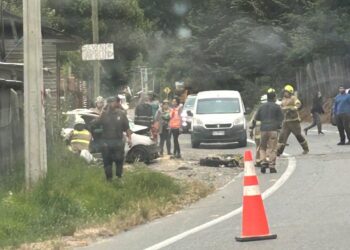 Tres muertos y un herido grave tras violenta colisión entre un automóvil y dos camiones en la ruta que conecta Concepción con Florida.