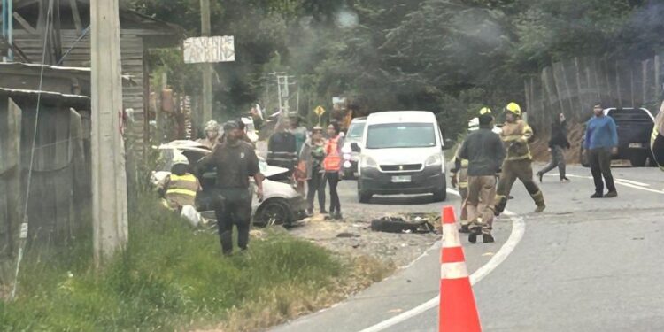 Tres muertos y un herido grave tras violenta colisión entre un automóvil y dos camiones en la ruta que conecta Concepción con Florida.