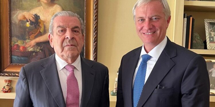 La Democracia Cristiana convoca a una reunión urgente para analizar el encuentro entre Frei y Kast, mientras los militantes solicitan la expulsión del ex Presidente.