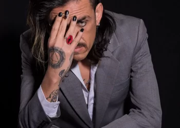 Gitano Maldito lanza su álbum debut, Éxitos Malditos.