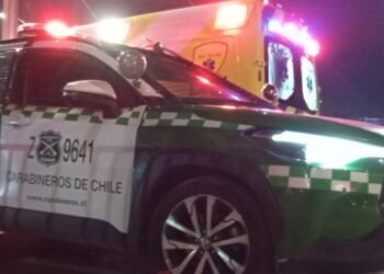Tres personas resultan heridas tras dos volcados en la Ruta 5 Sur, cerca de Los Ángeles.