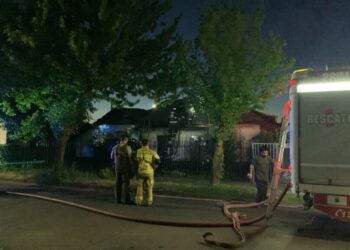 Un incendio impactó una casa en Los Ángeles.