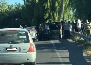 Trágica colisión en concurrida ruta turística de Molina resulta en tres fallecidos.