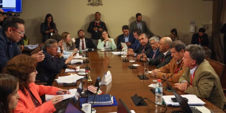 Alcaldes de municipios cordilleranos del Biobío se presentan en el Congreso para exigir soluciones sobre el SLEP.