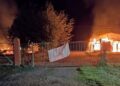 Atentado incendiario en la Macrozona Sur provoca pérdidas millonarias: destrucción de casa patronal y bodega con maquinaria.